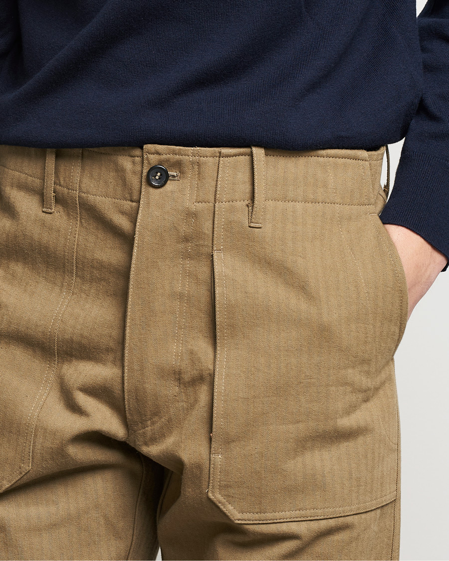 Men | Trousers | Private White V.C. | Maker´s Cotton Herringbone Trousers Sand