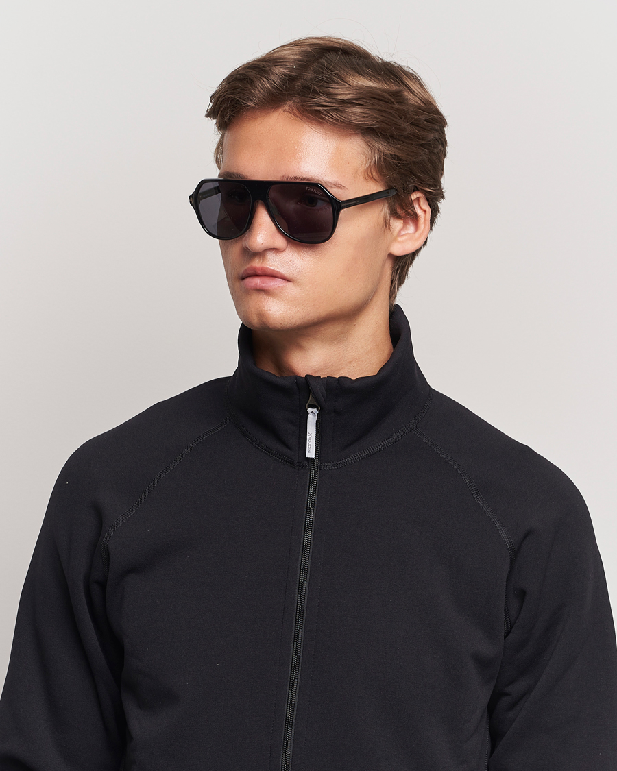 Men | Tom Ford Hayes Sunglasses Shiny Black/Smoke | Tom Ford | Hayes Sunglasses Shiny Black/Smoke
