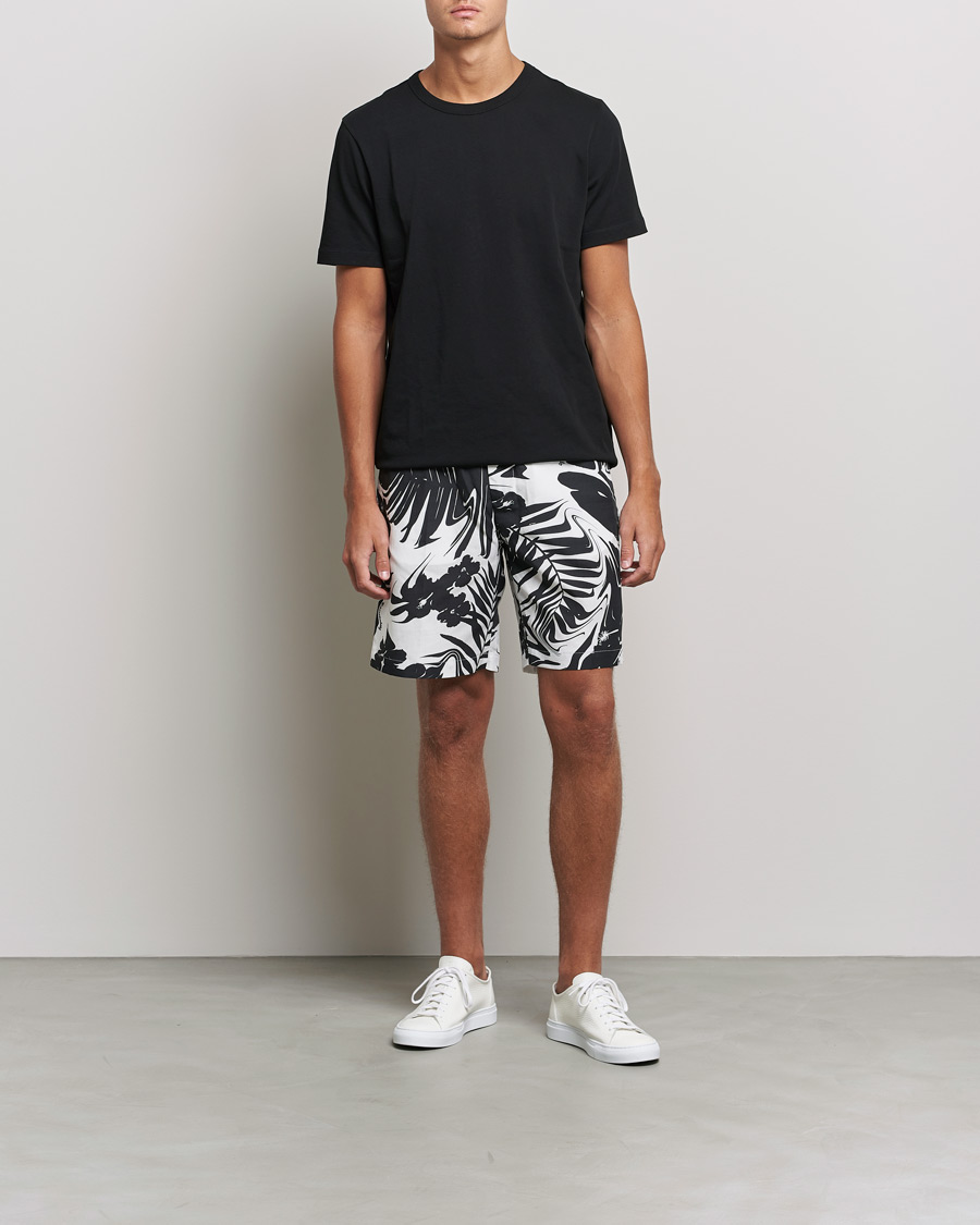 Men | Shorts | J.Lindeberg | Earl Hibiscus Print Shorts Black/White