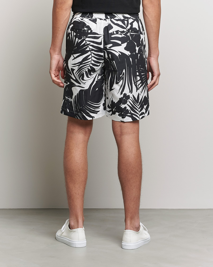 Men | Shorts | J.Lindeberg | Earl Hibiscus Print Shorts Black/White