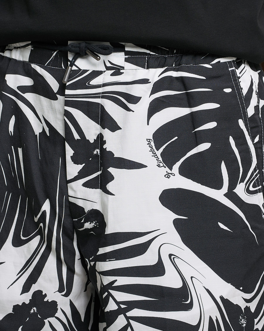 Men | Shorts | J.Lindeberg | Earl Hibiscus Print Shorts Black/White