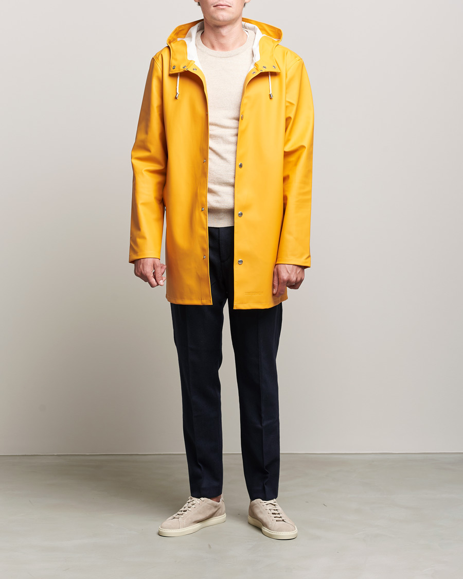 Men | Face the Rain in Style | Stutterheim | Stockholm Raincoat Warm Honey
