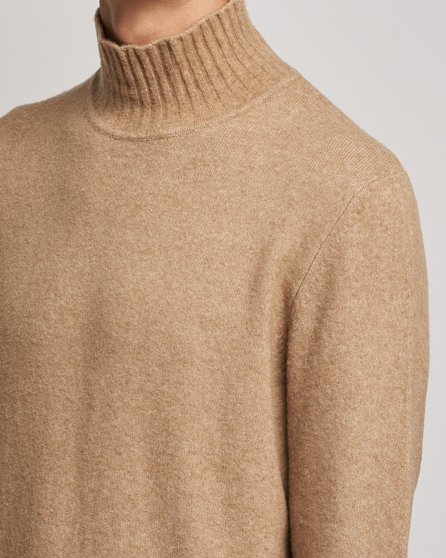 Men | Sweaters & Knitwear | J.Lindeberg | Orian Wool Blend Turtleneck Tiger Brown