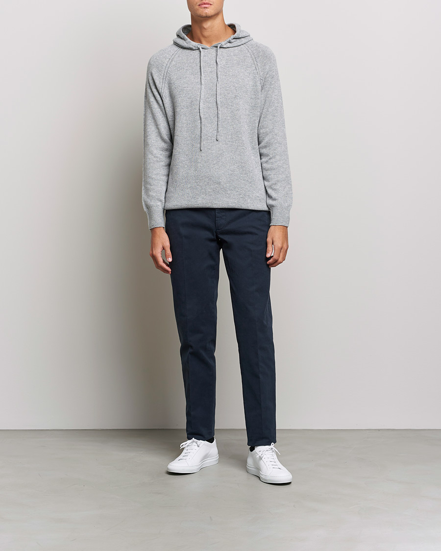 Men | Sweaters & Knitwear | Johnstons of Elgin | Seamless Cashmere Hoodie Silver