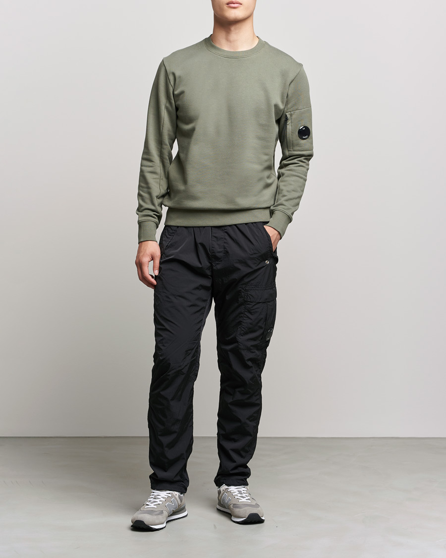 Men | Sweaters & Knitwear | C.P. Company | Diagonal Raised Fleece Lens Sweatshirt Green