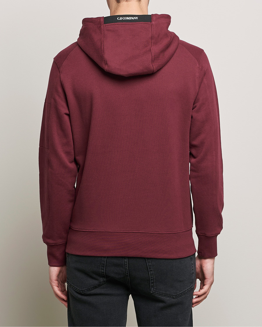 Men | Sweaters & Knitwear | C.P. Company | Diagonal Raised Fleece Hooded Lens Sweatshirt Wine