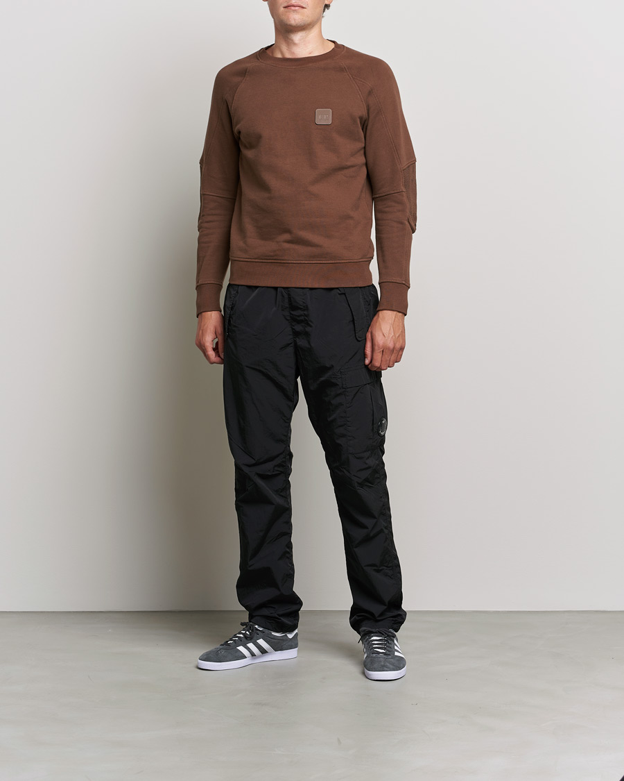 Men | Sweaters & Knitwear | C.P. Company | Metropolis Diagonal Raised Fleece Sweat Brown