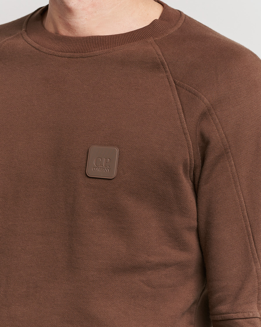 Men | Sweaters & Knitwear | C.P. Company | Metropolis Diagonal Raised Fleece Sweat Brown
