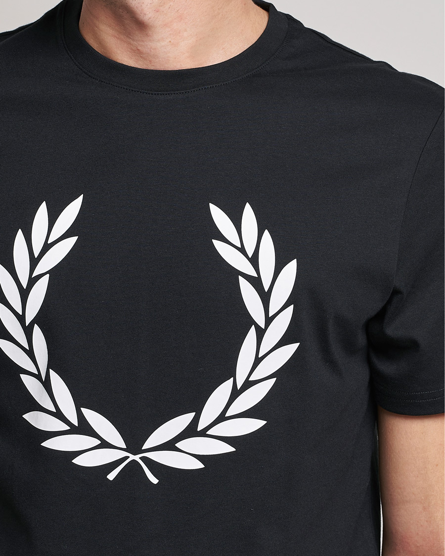 Men | T-Shirts | Fred Perry | Laurel Wreath T-Shirt Black