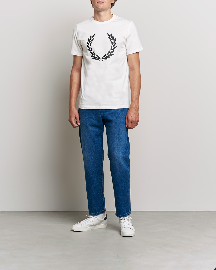Men | T-Shirts | Fred Perry | Laurel Wreath T-Shirt Snow White