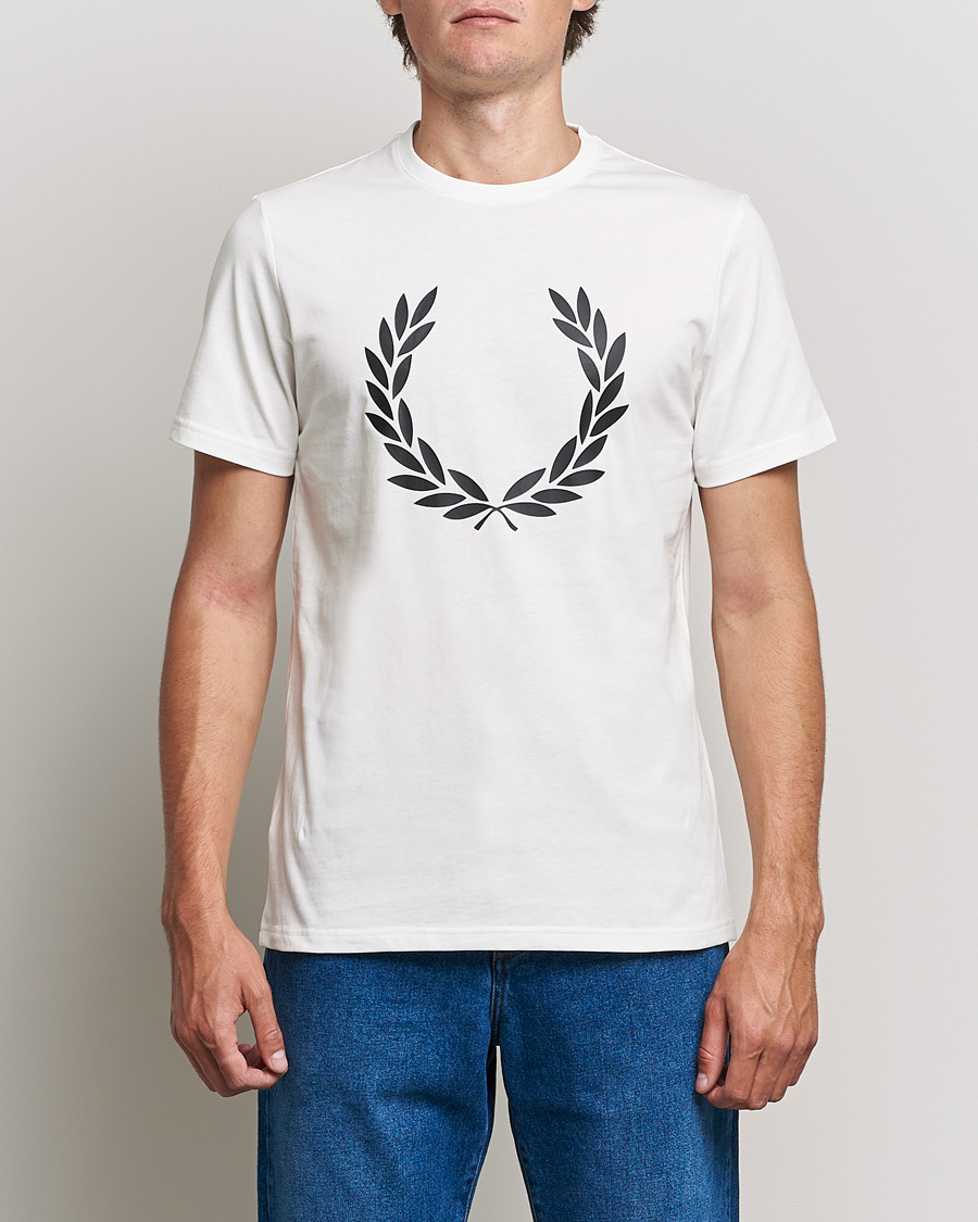 Men | T-Shirts | Fred Perry | Laurel Wreath T-Shirt Snow White