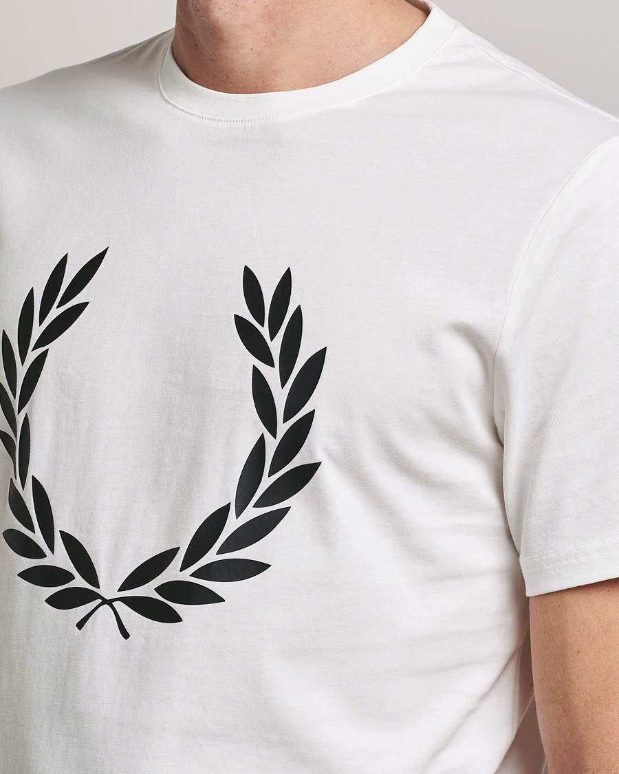Men | T-Shirts | Fred Perry | Laurel Wreath T-Shirt Snow White
