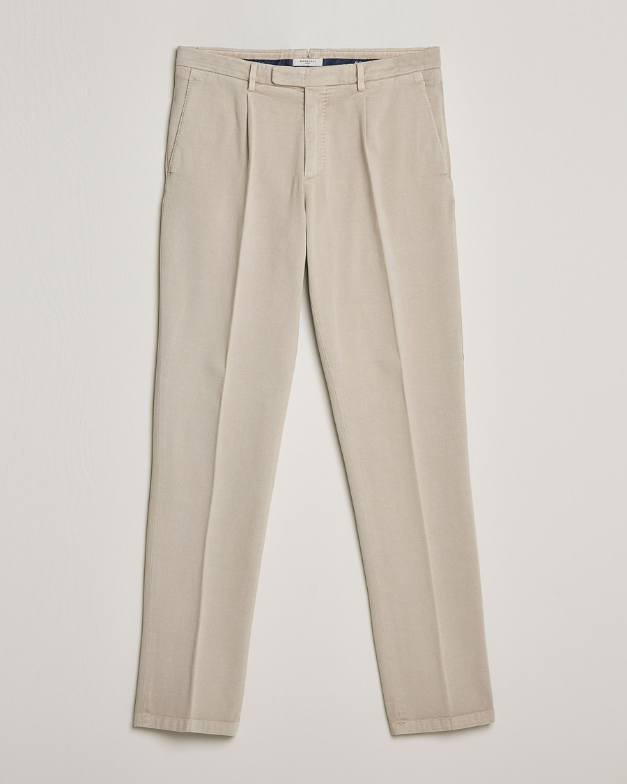 Men | Trousers | Boglioli | Pleated Cotton Twill Trousers Beige