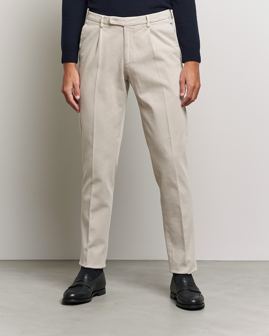 Men | Trousers | Boglioli | Pleated Cotton Twill Trousers Beige