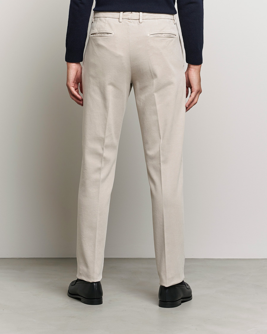Men | Trousers | Boglioli | Pleated Cotton Twill Trousers Beige