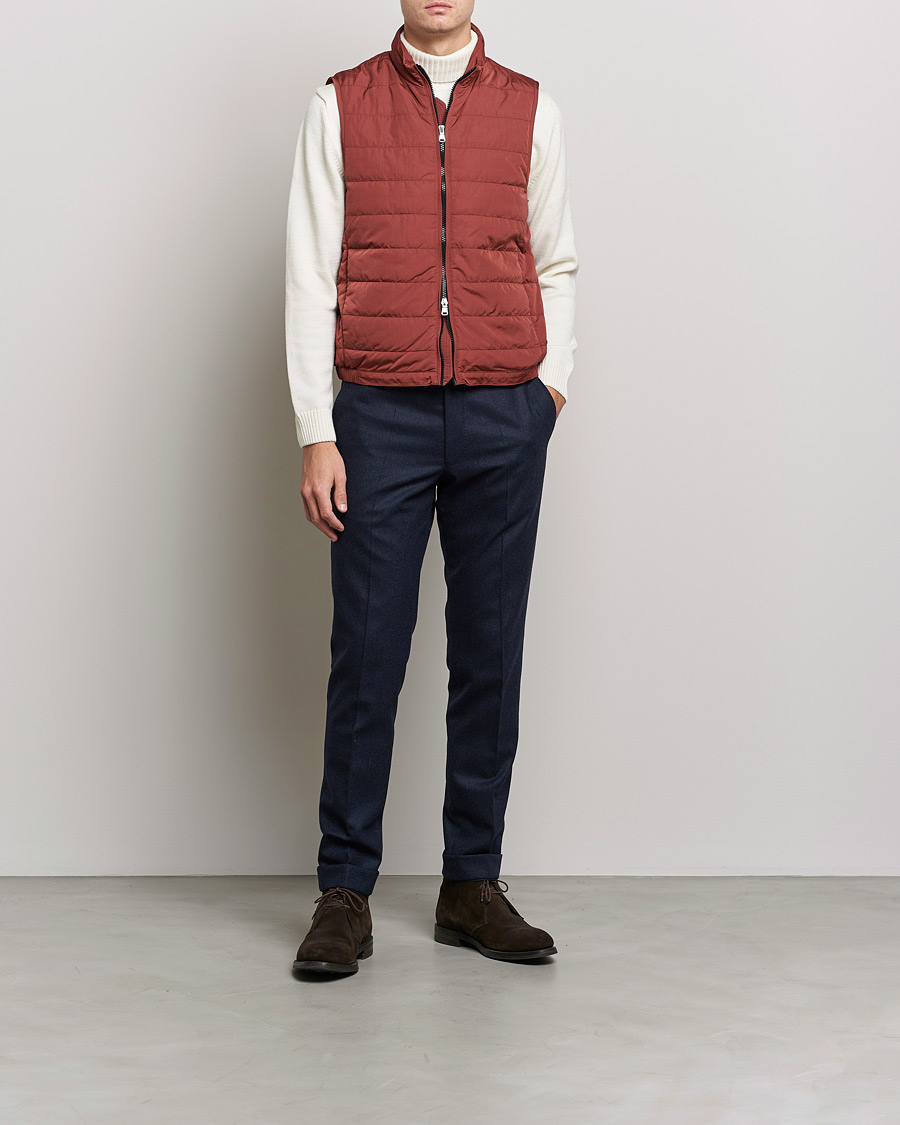 Men | Gilets | Oscar Jacobson | Liner EVO Waistcoat Soft Red