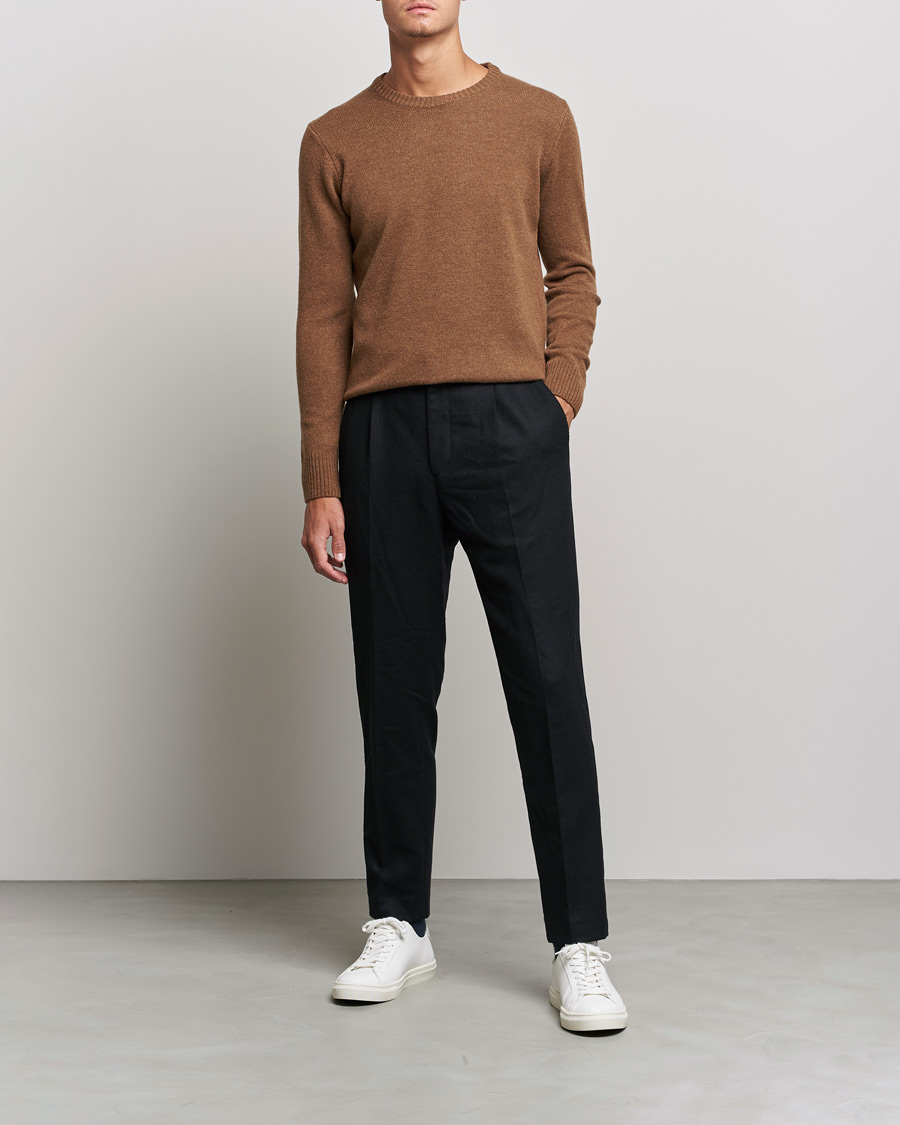 Men | Sweaters & Knitwear | Oscar Jacobson | Emerson Patch Wool Roundneck Brown
