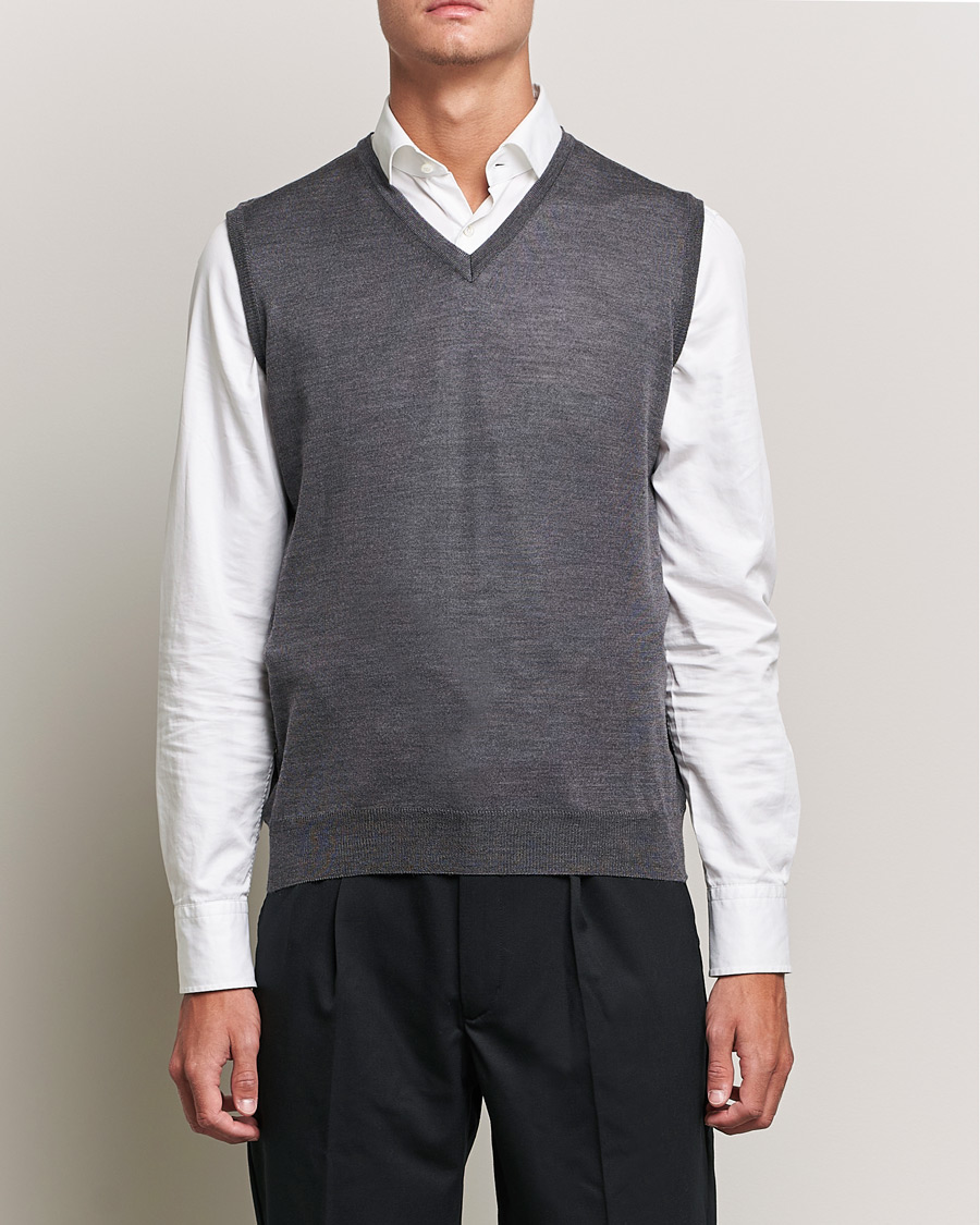 Men | Sweaters & Knitwear | Oscar Jacobson | Roger Extrafine Merino Vest Grey