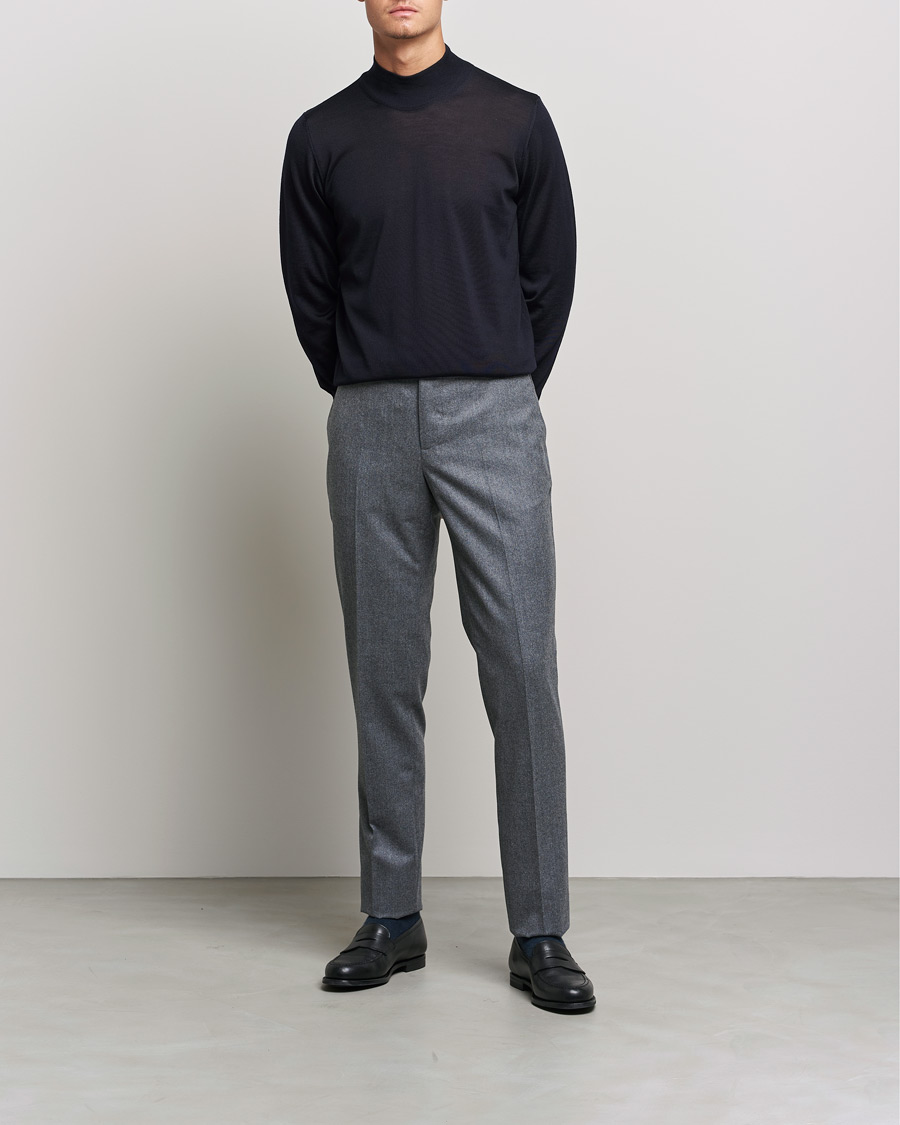 Men | Sweaters & Knitwear | Oscar Jacobson | Hilton Extrafine Merino Mock Neck Navy