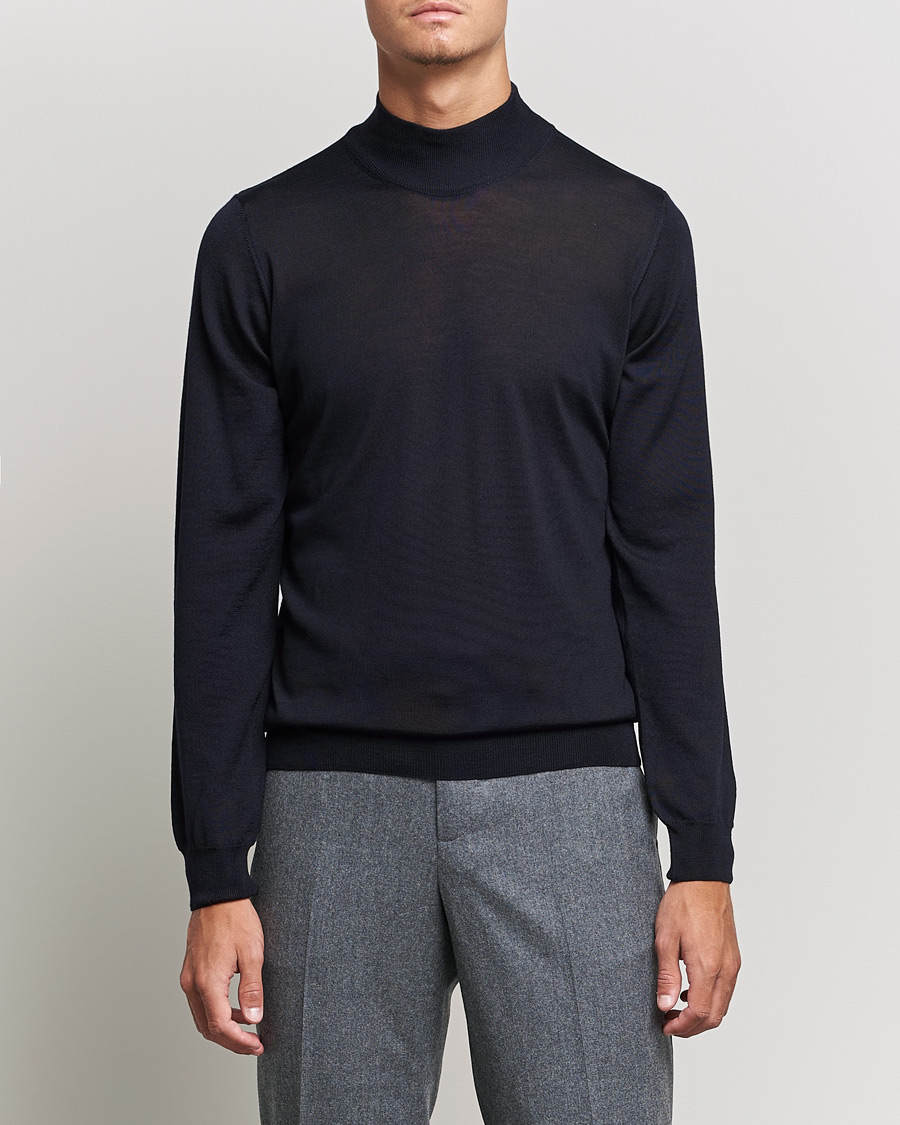 Men | Sweaters & Knitwear | Oscar Jacobson | Hilton Extrafine Merino Mock Neck Navy