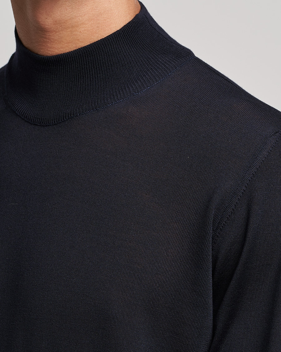 Men | Sweaters & Knitwear | Oscar Jacobson | Hilton Extrafine Merino Mock Neck Navy