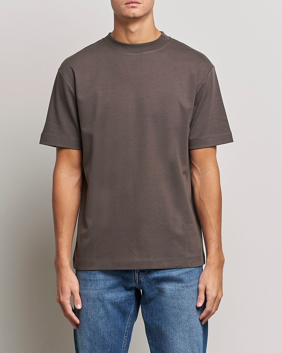 Men | T-Shirts | Sunspel | Brushed Cotton Mock Neck Tee Dark Walnut