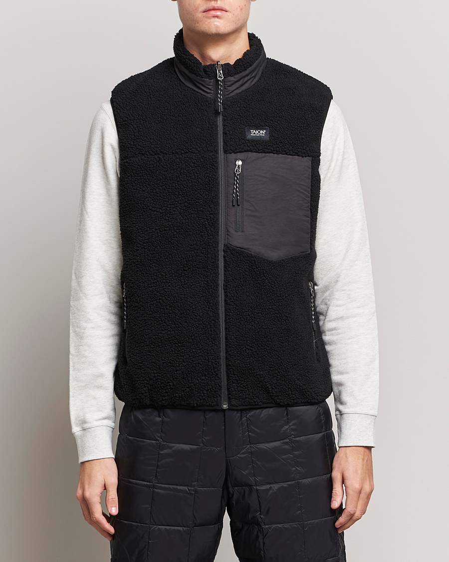 Men | Gilets | TAION | Reversible Fleece Vest Black/Black