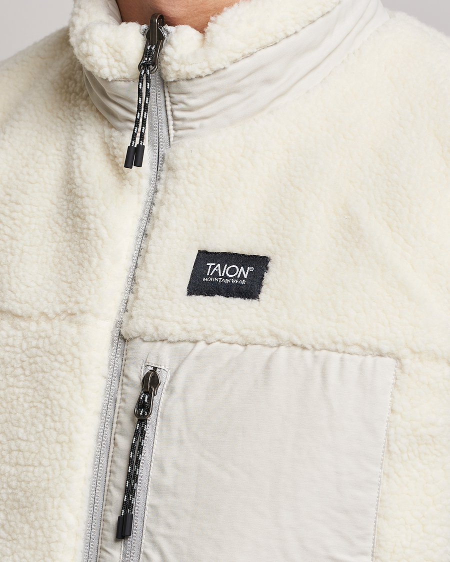 Men | Gilets | TAION | Reversible Fleece Vest Ice Grey/Ivory