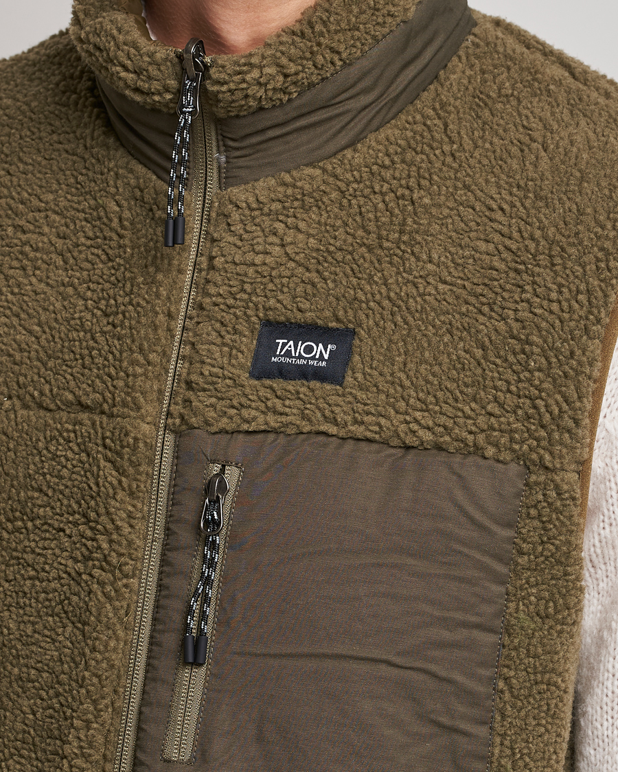 Men | Coats & Jackets | TAION | Reversible Fleece Vest Olive/Dark Olive