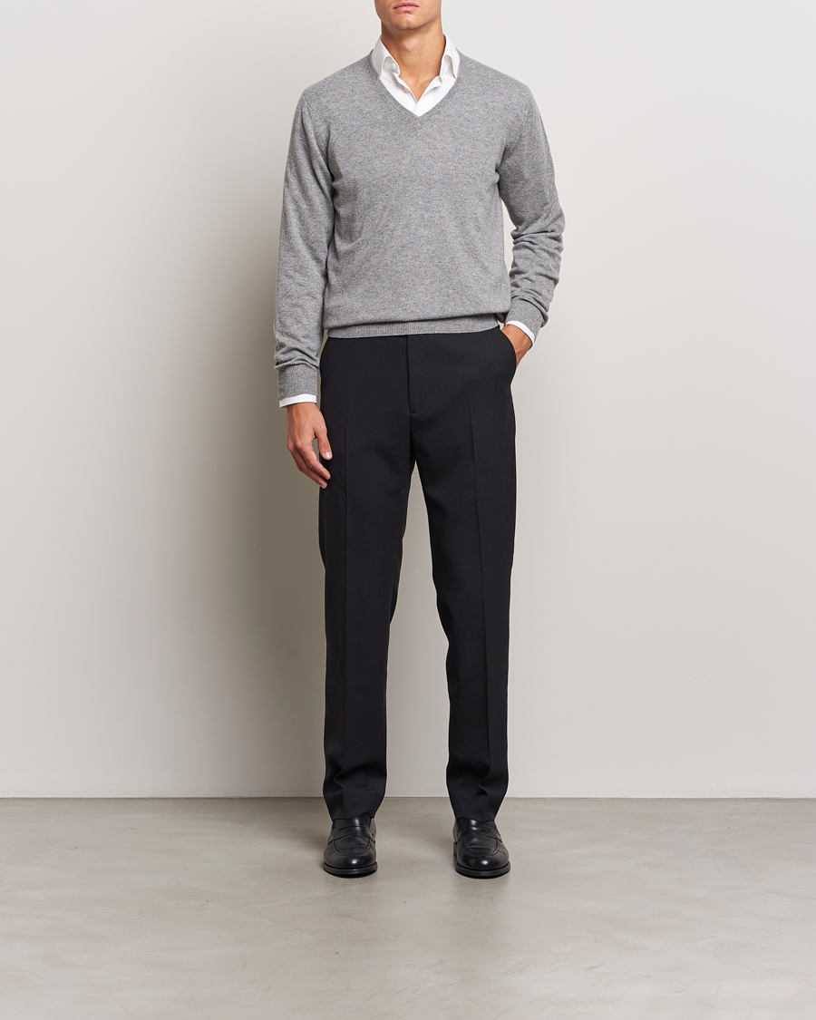 Men | Sweaters & Knitwear | Piacenza Cashmere | Cashmere V Neck Sweater Light Grey