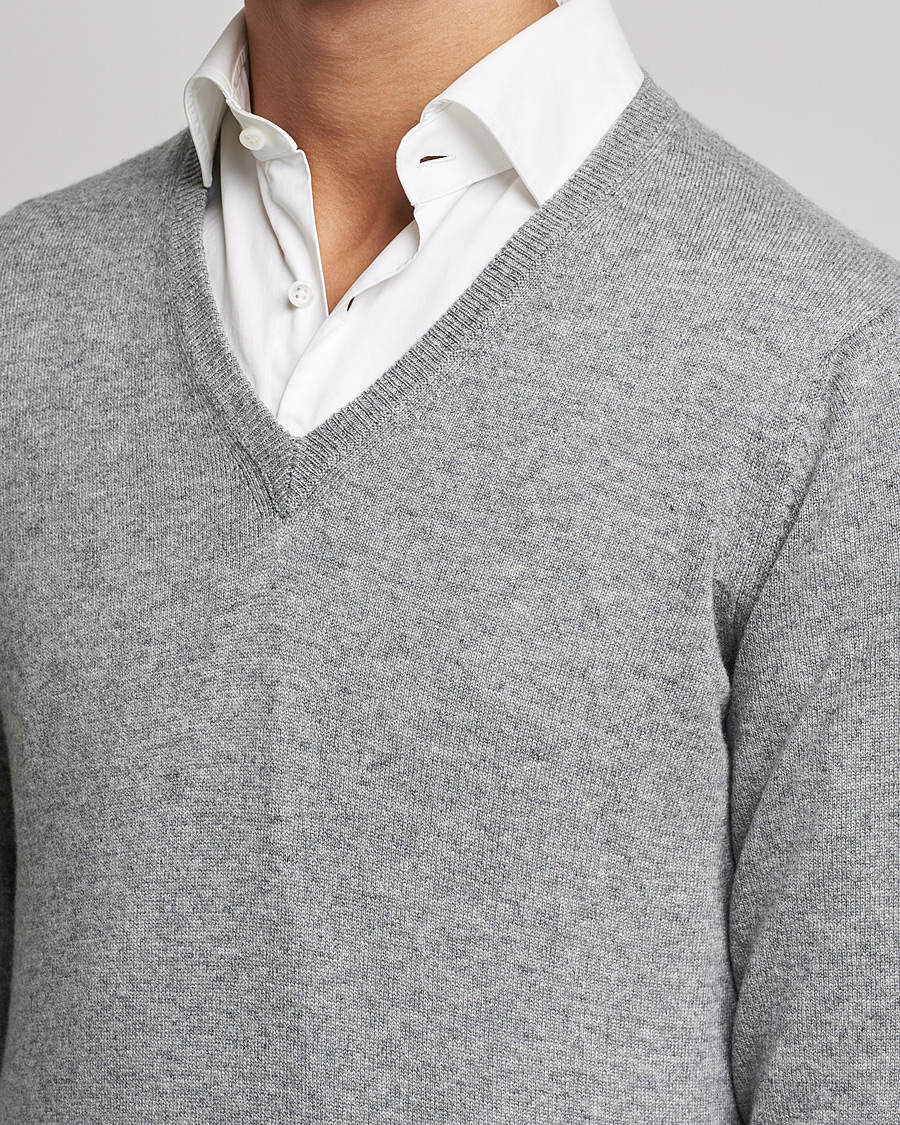 Men | Sweaters & Knitwear | Piacenza Cashmere | Cashmere V Neck Sweater Light Grey