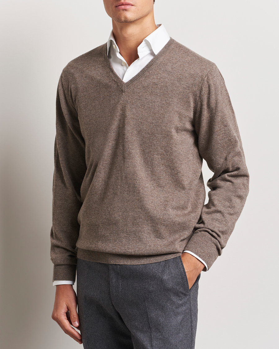 Men | Sweaters & Knitwear | Piacenza Cashmere | Cashmere V Neck Sweater Brown
