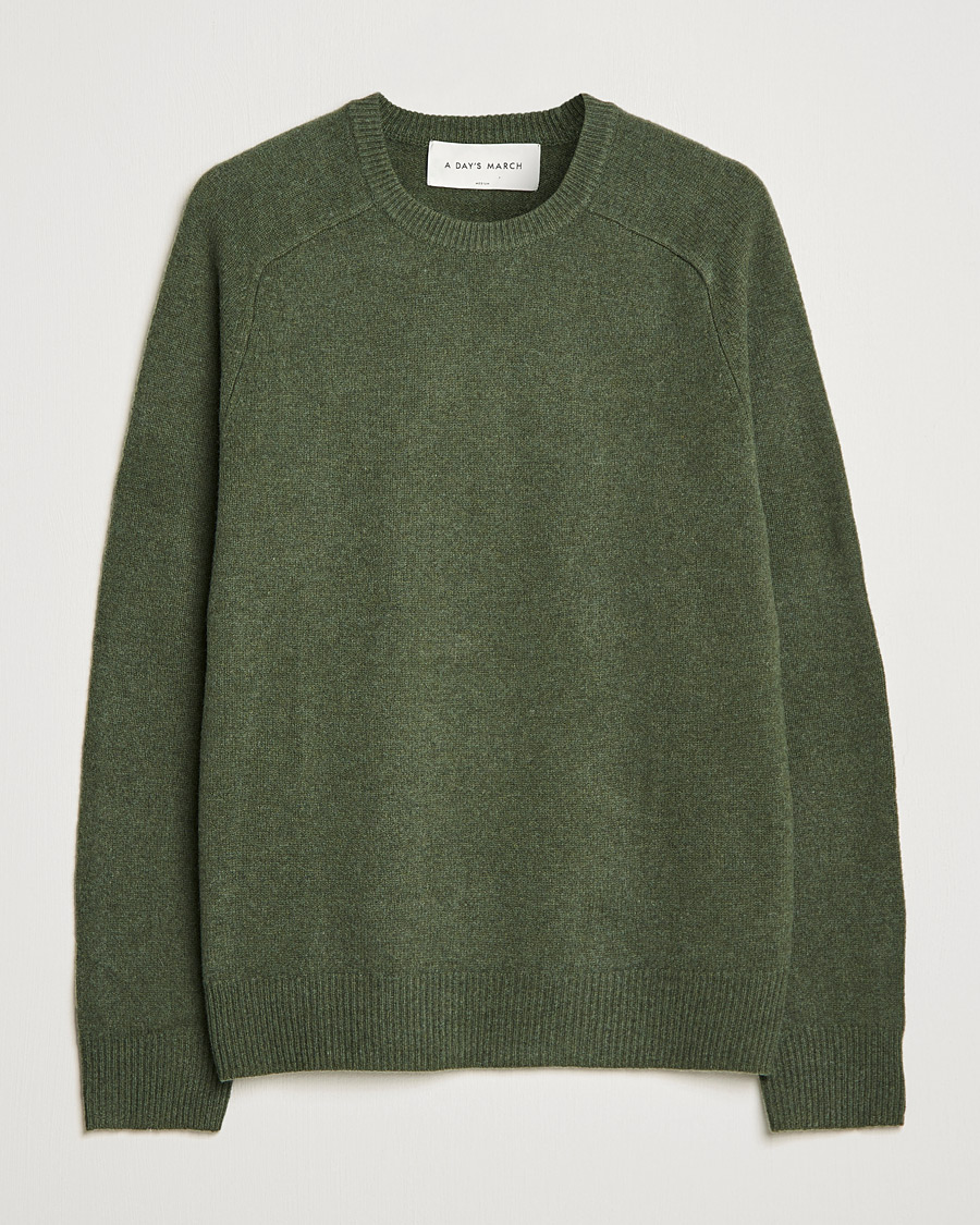 Men | Sweaters & Knitwear | A Day's March | Brodick Lambswool Sweater Olive