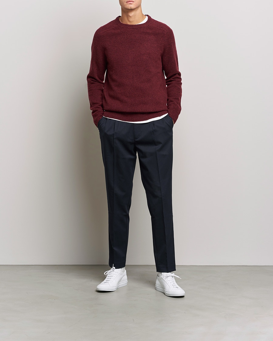 Men | Sweaters & Knitwear | A Day's March | Brodick Lambswool Sweater Wine