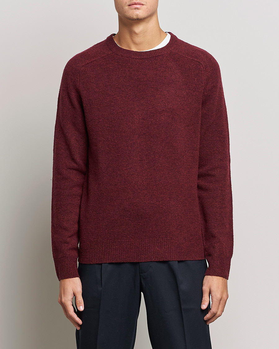 Men | Sweaters & Knitwear | A Day's March | Brodick Lambswool Sweater Wine