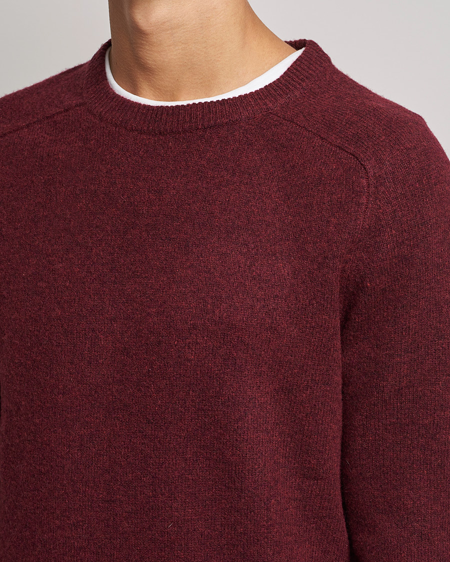 Men | Sweaters & Knitwear | A Day's March | Brodick Lambswool Sweater Wine