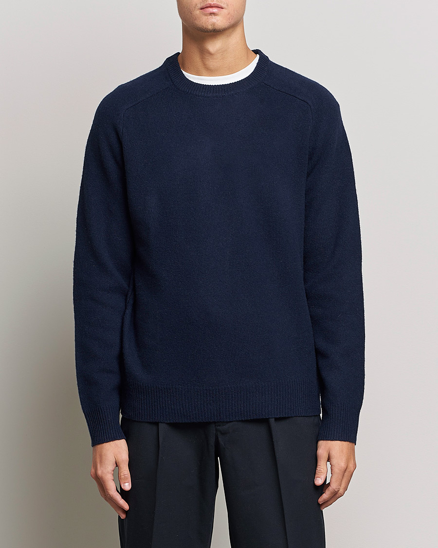 Men | Under 100 | A Day's March | Brodick Lambswool Sweater Navy