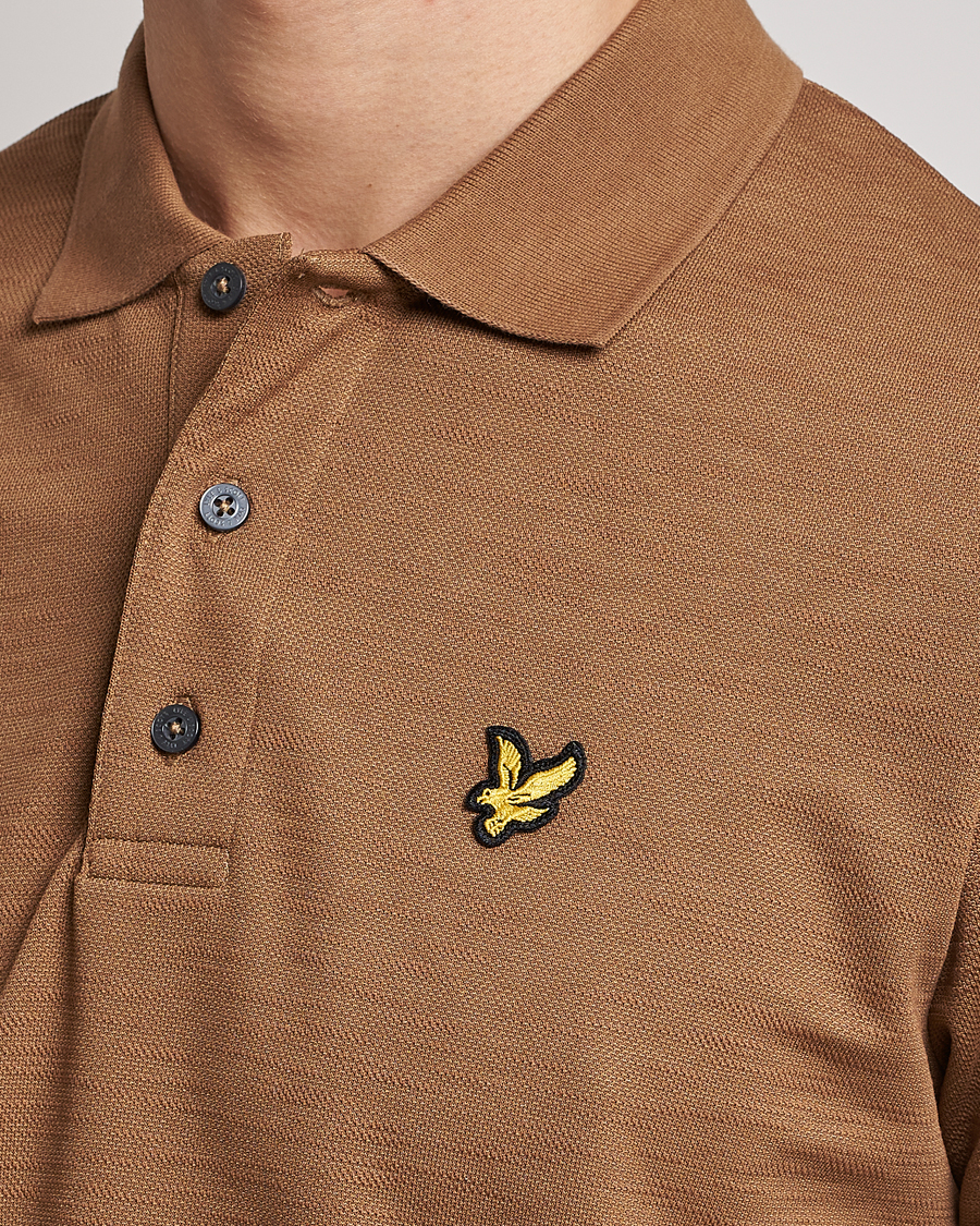 Lyle & Scott Chunky Slub Pique Polo Camel Bronze at CareOfCarl.com
