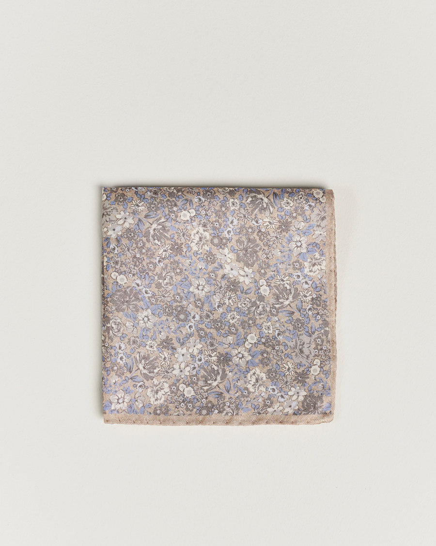 Men | Amanda Christensen Silk Oxford Printed Flower Pocket Square Yellow | Amanda Christensen | Silk Oxford Printed Flower Pocket Square Yellow