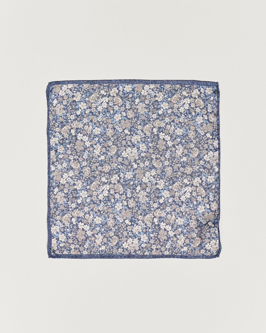Men | Amanda Christensen Silk Oxford Printed Flower Pocket Square Navy | Amanda Christensen | Silk Oxford Printed Flower Pocket Square Navy