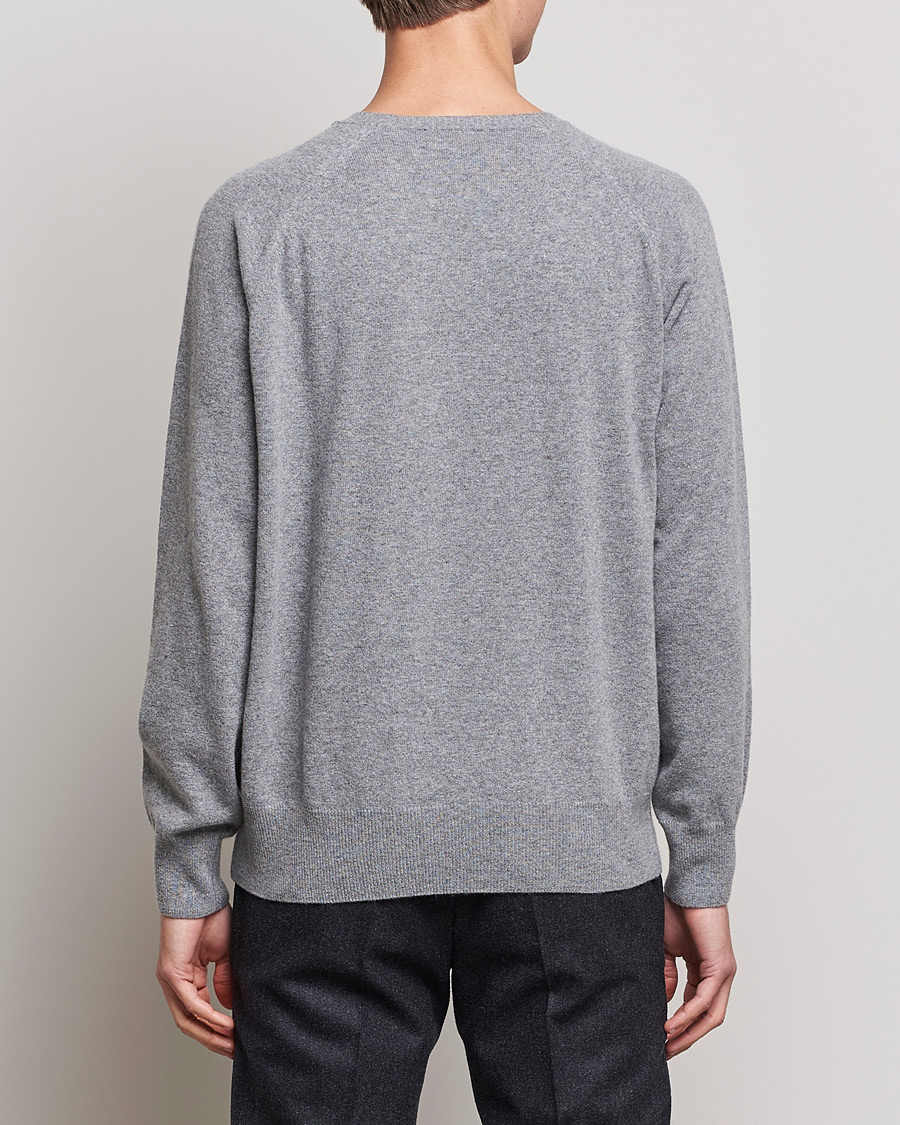 Men | Sweaters & Knitwear | Oscar Jacobson | Gustaf Lambswool Raglan Crew Neck Light Grey