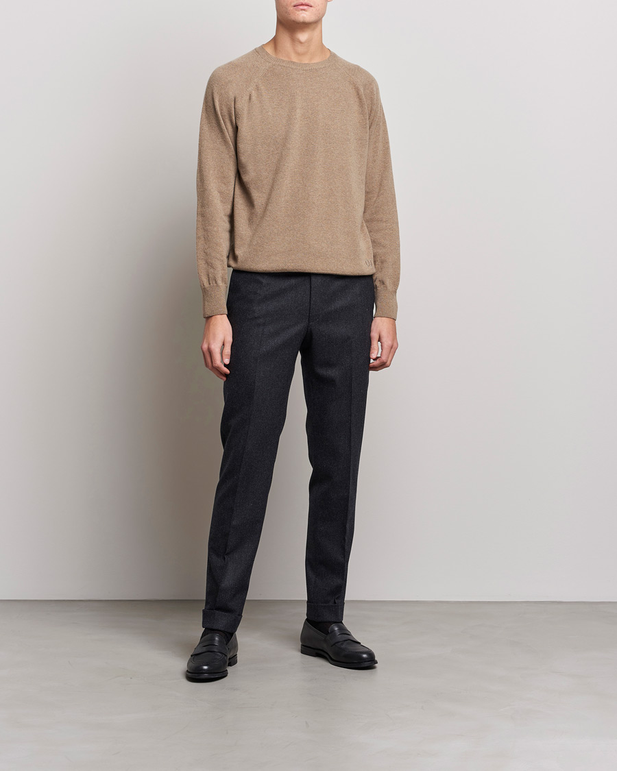 Men | Sweaters & Knitwear | Oscar Jacobson | Gustaf Lambswool Raglan Crew Neck Camel