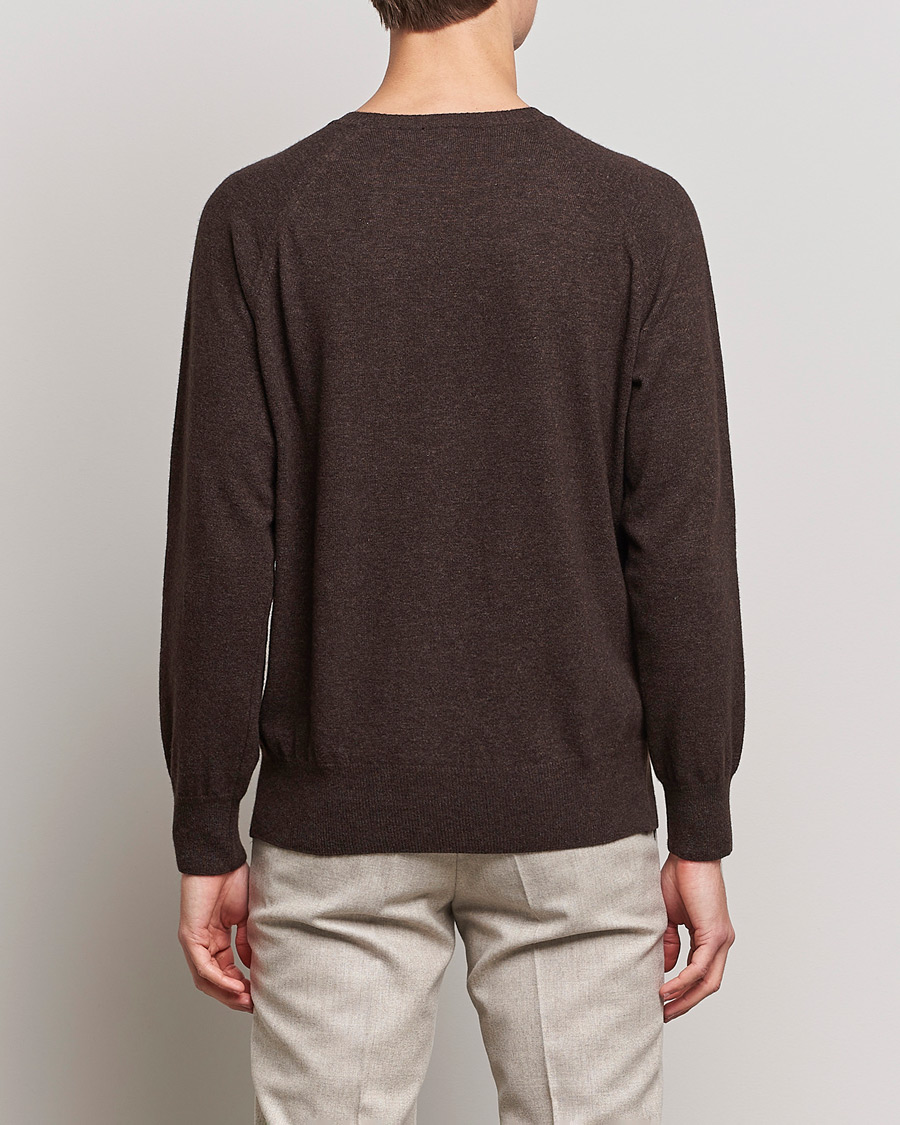 Men | Sweaters & Knitwear | Oscar Jacobson | Gustaf Lambswool Raglan Crew Neck Dark Brown