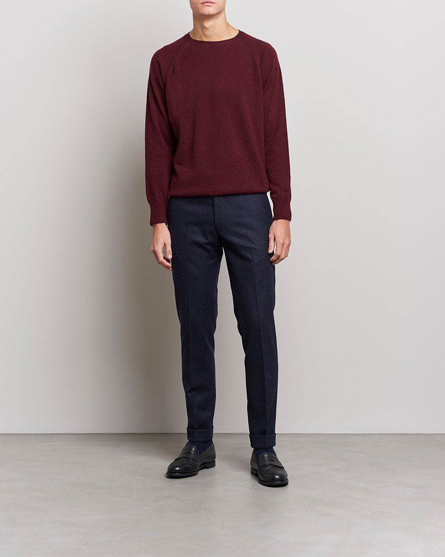 Men | Sweaters & Knitwear | Oscar Jacobson | Gustaf Lambswool Raglan Crew Neck Burgundy