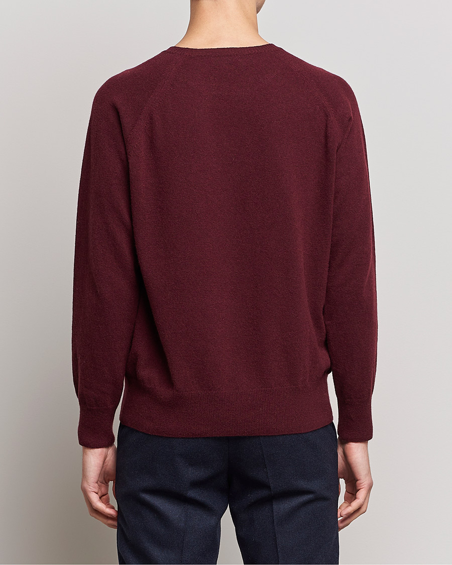 Men | Sweaters & Knitwear | Oscar Jacobson | Gustaf Lambswool Raglan Crew Neck Burgundy