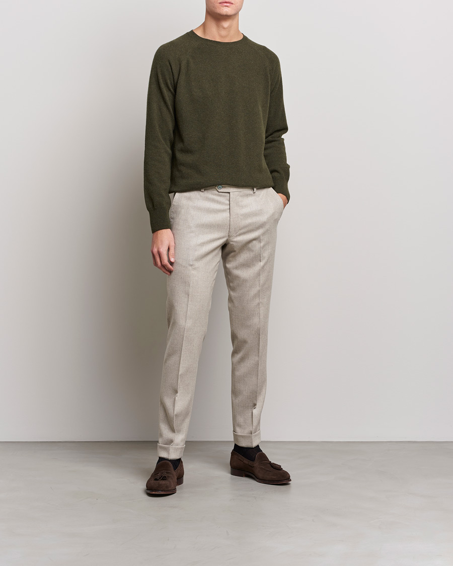Men | Sweaters & Knitwear | Oscar Jacobson | Gustaf Lambswool Raglan Crew Neck Moss Green
