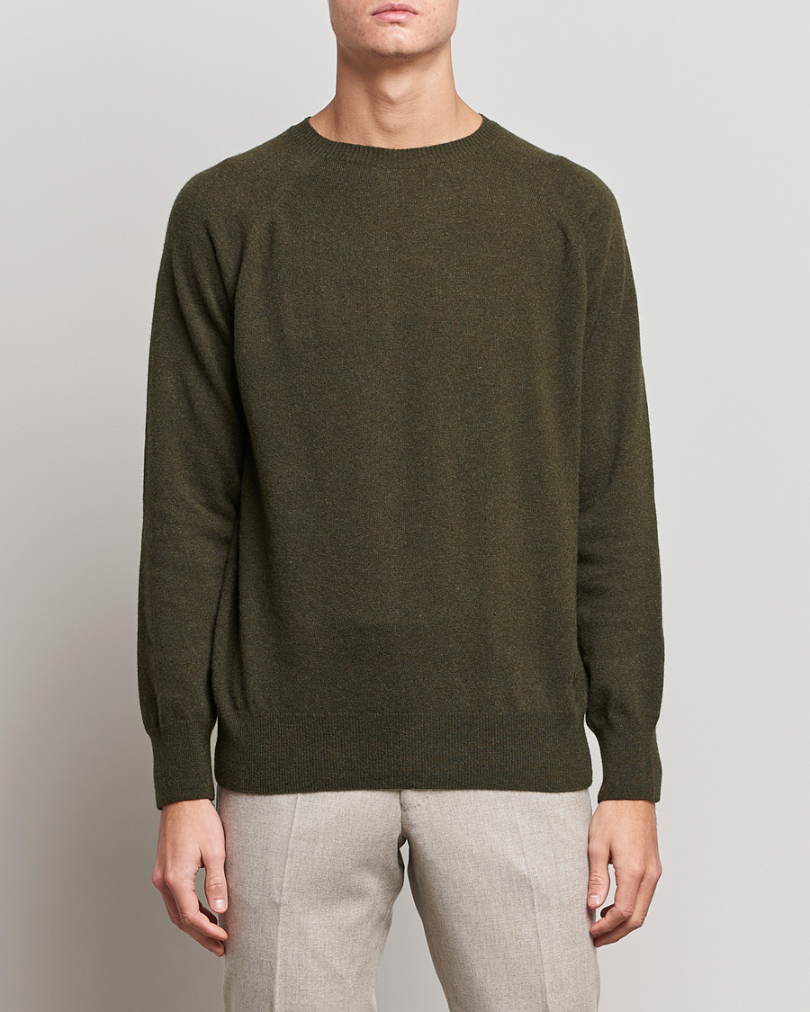 Men | Sweaters & Knitwear | Oscar Jacobson | Gustaf Lambswool Raglan Crew Neck Moss Green
