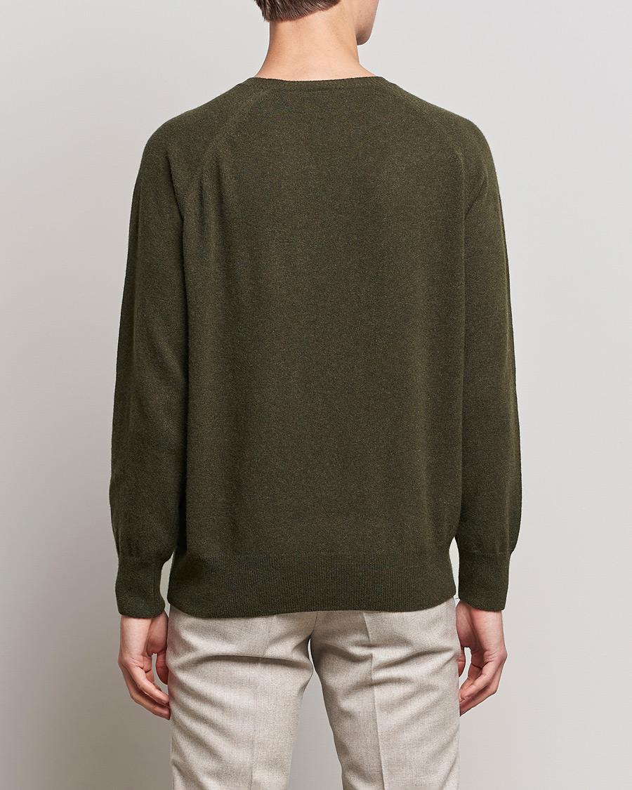 Men | Sweaters & Knitwear | Oscar Jacobson | Gustaf Lambswool Raglan Crew Neck Moss Green