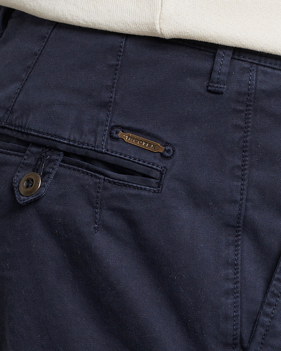 Men | Trousers | Incotex | Tapered Fit Pleated Slacks Navy