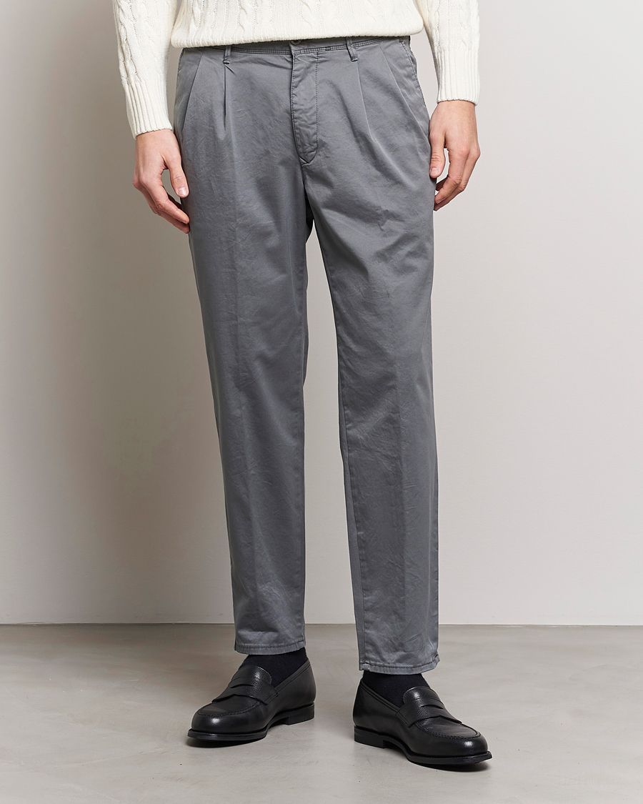 Men | Trousers | Incotex | Tapered Fit Pleated Slacks Dark Grey